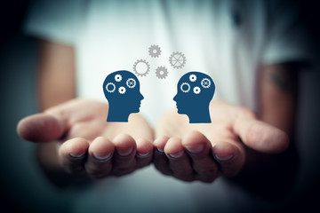 汽车发动机故障灯亮黄灯怎么处理