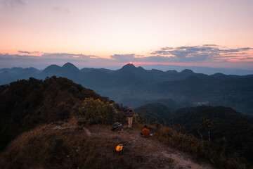 氢氧化钠为什么不能储存在带了磨口玻璃塞试剂瓶