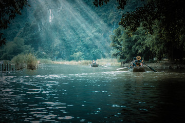 《茶馆》中对王利发的人物形象分析